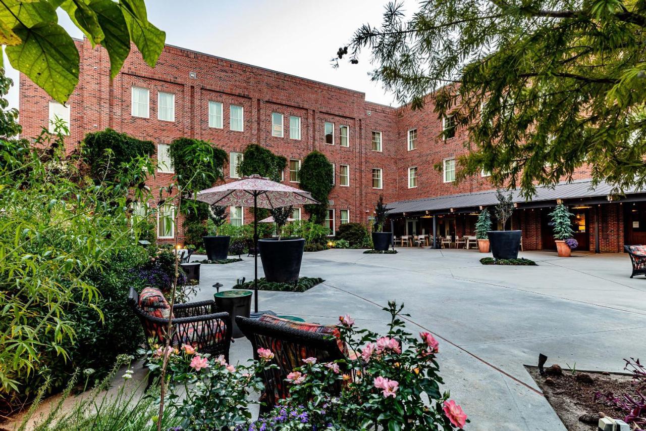 The Inn At The Crossroads Lake City Exterior photo